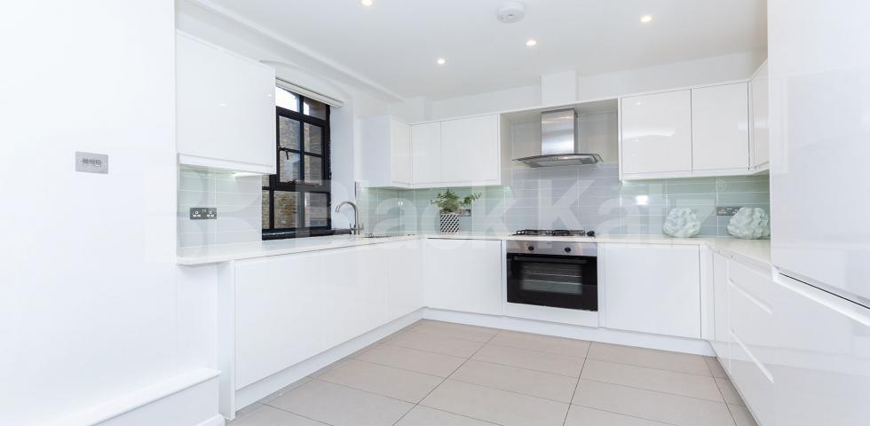 			3 Bedroom, 1 bath, 1 reception Apartment			 SPRINGFIELD HOUSE LOFTS-TYSSEN STREET, DALSTON E8